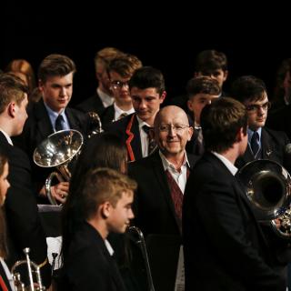 Steve Mead  with musicians in concert
