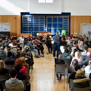 Benedetti session with young string players